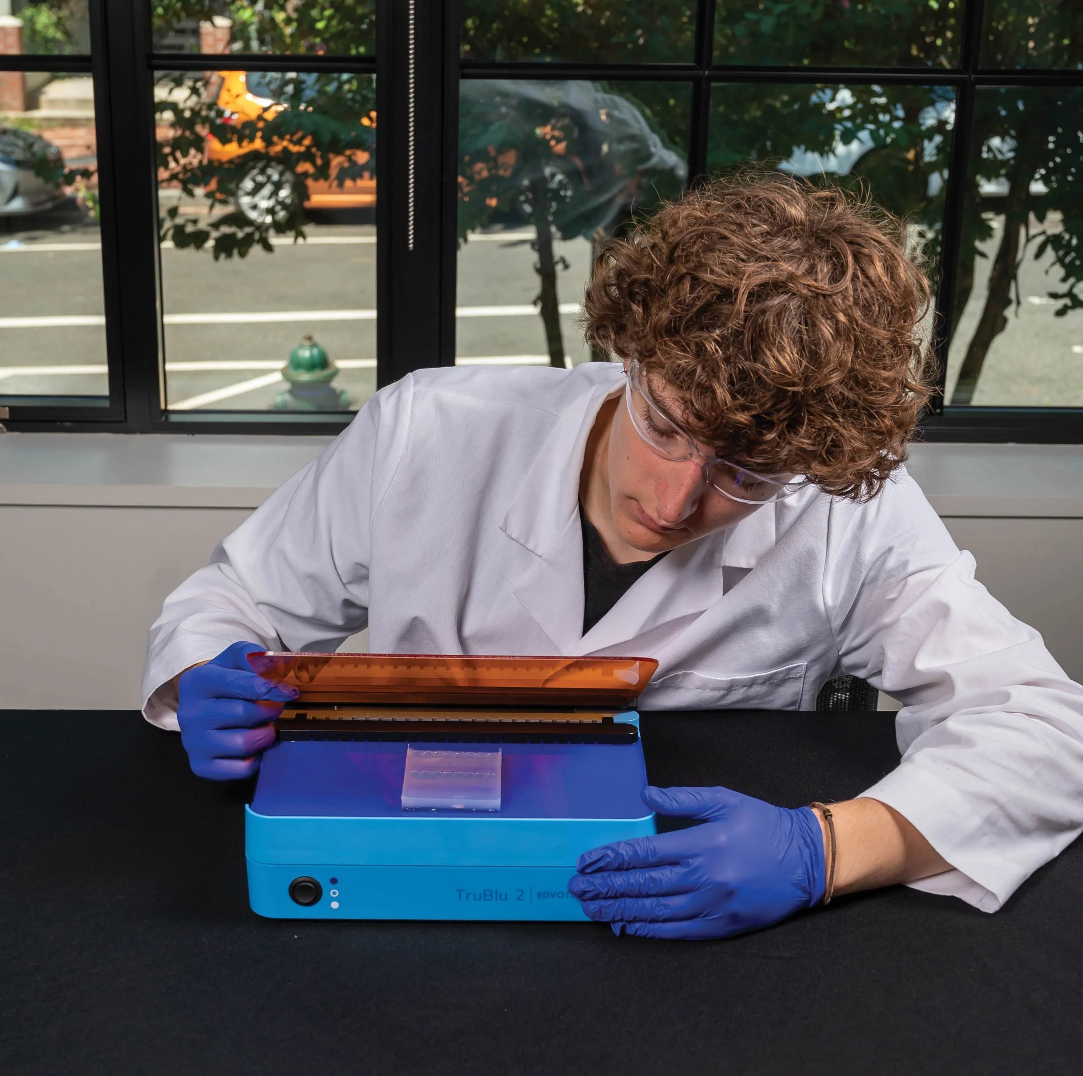 TruBlu™2 Blue Light Transilluminator (27 x 15 cm) - Kormay Biomedicals store