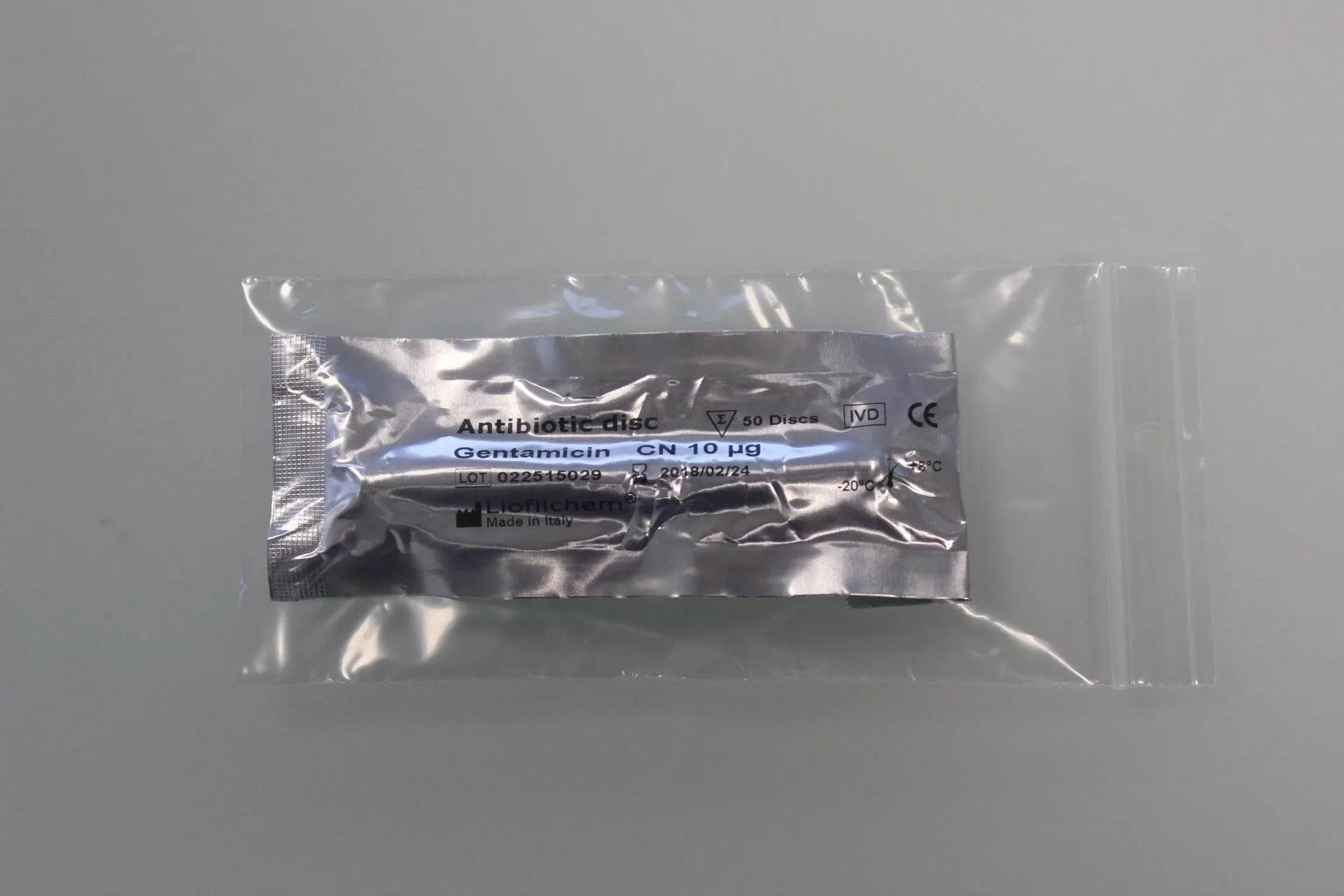 Liofilchem Lincomycin MY 2 µg microbiology AST disc for antibiotic susceptibility testing, shown on a sterile tray.