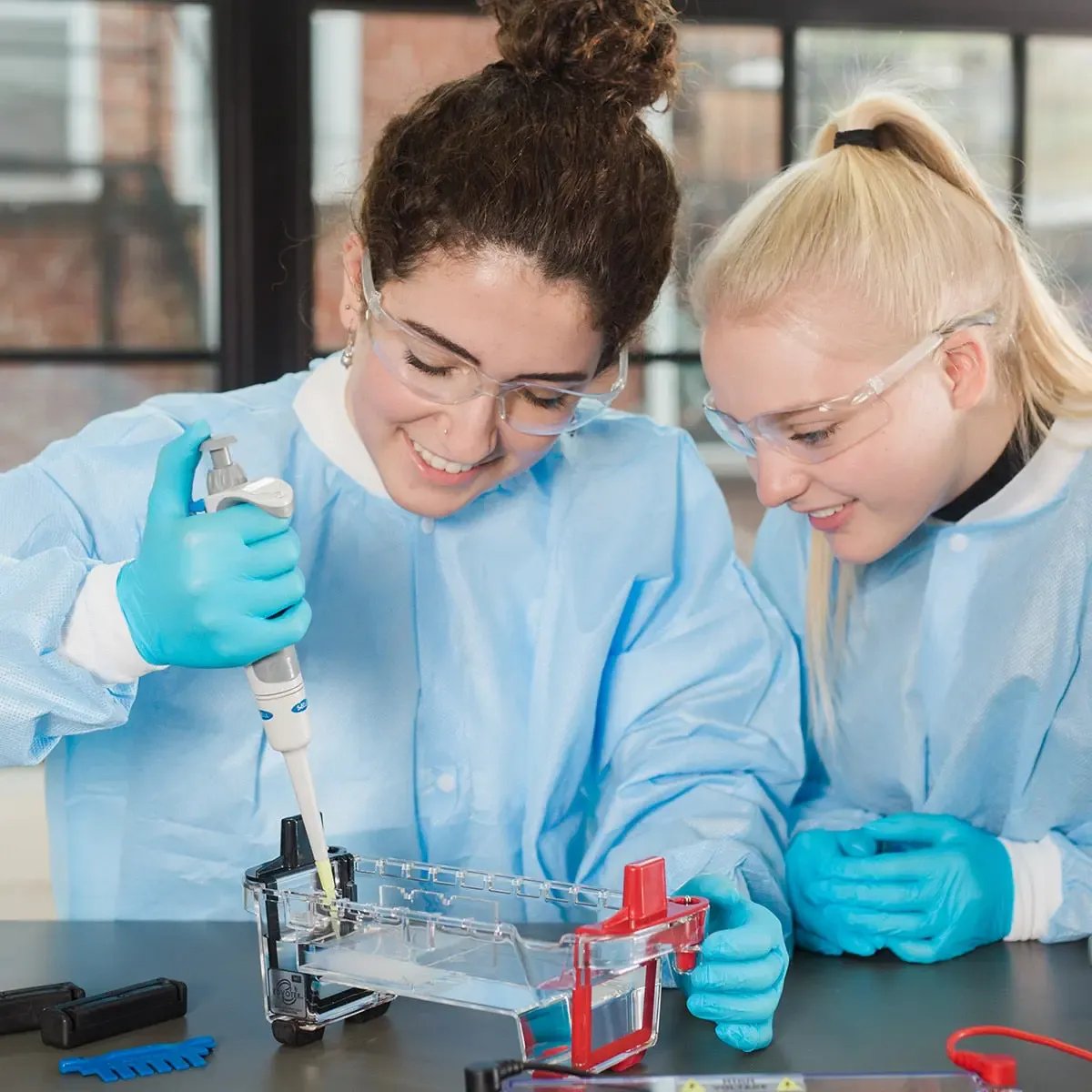 EDVOTEK Biotech Education UNIT M12 Complete™ Electrophoresis Package