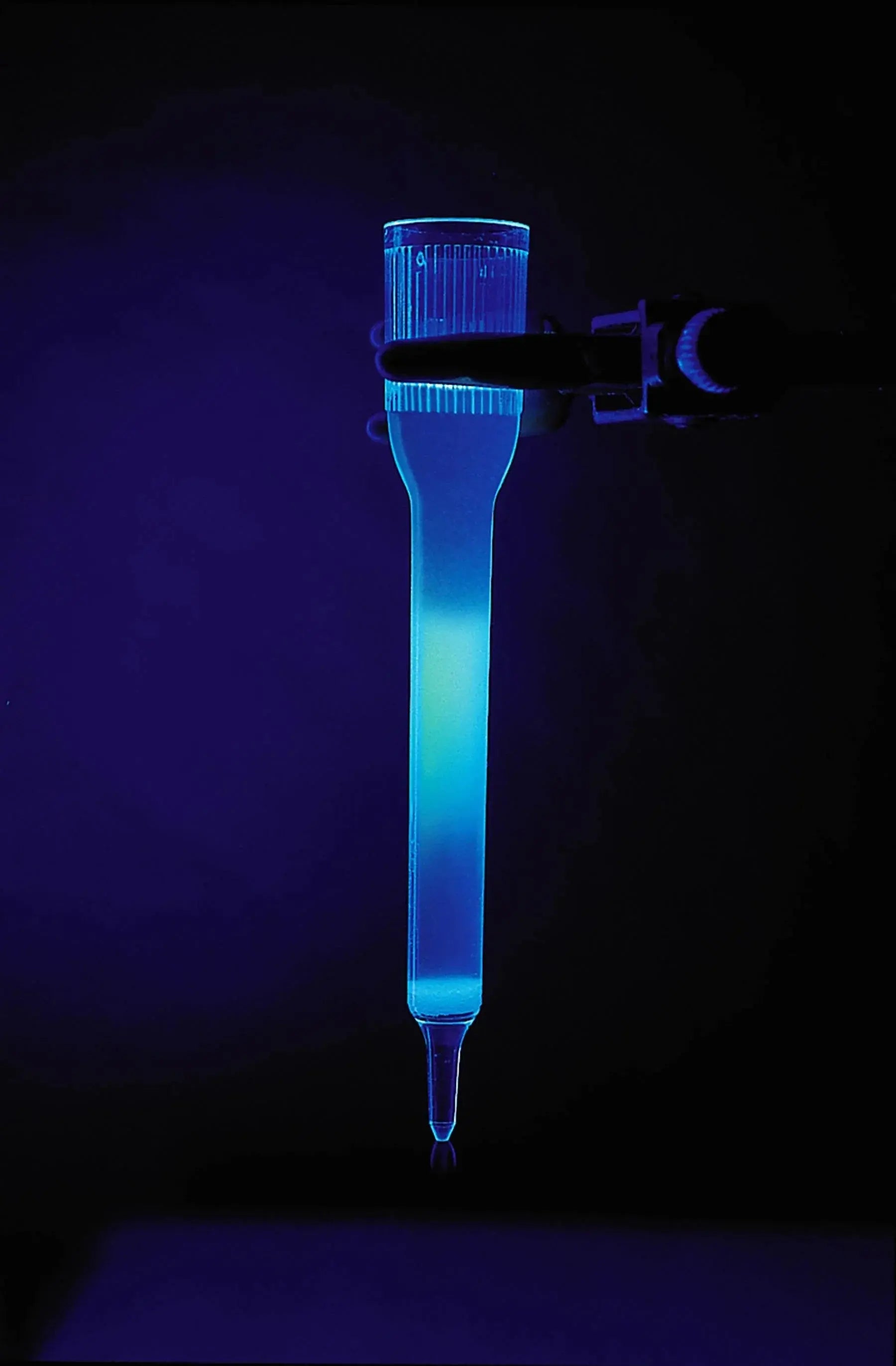 EDVOTEK Biotech Education UNIT Purification & Size Determination of Green & Blue Fluorescent Proteins