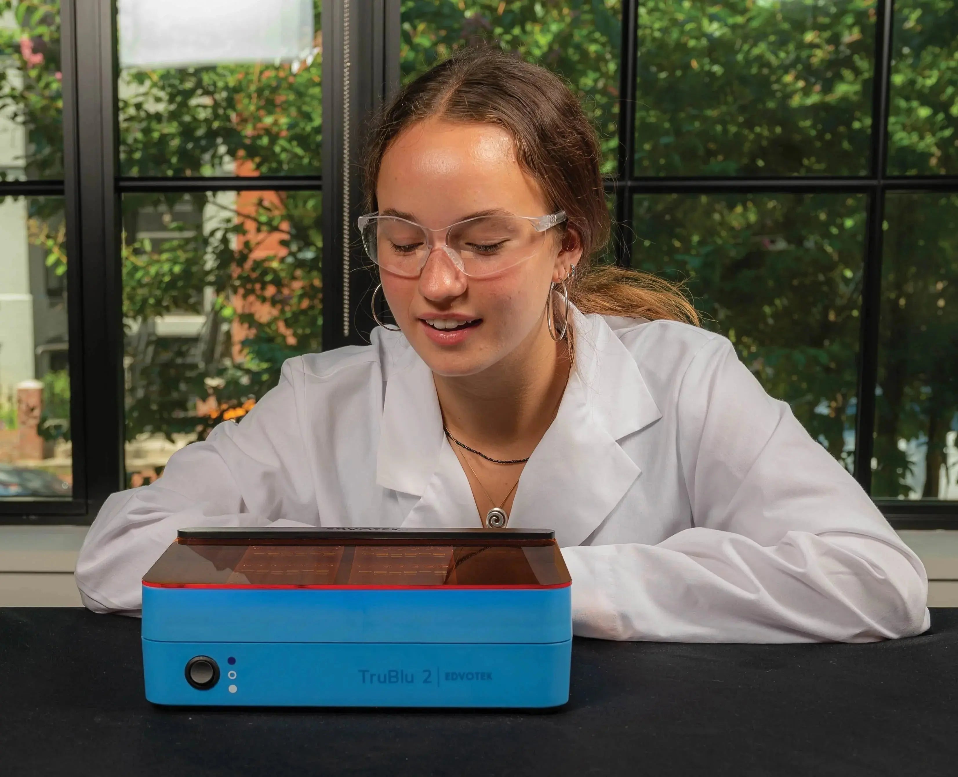 EDVOTEK Biotech Education UNIT TruBlu™2 Blue Light Transilluminator (27 x 15 cm)